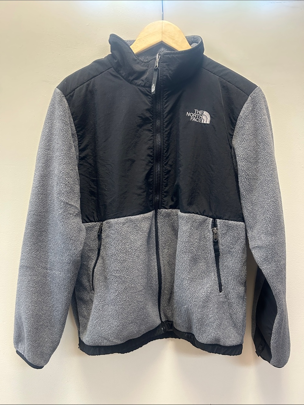 The North Face Black and Gray Boys Size XL Fleece Jacket